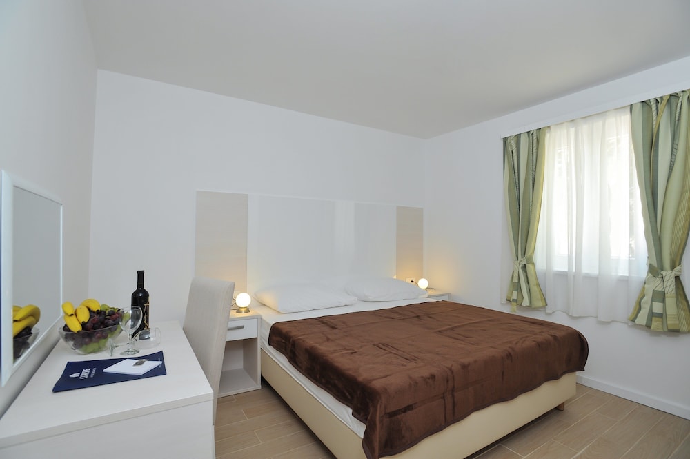 Apartment, 2 Bedrooms, Balcony photo 1