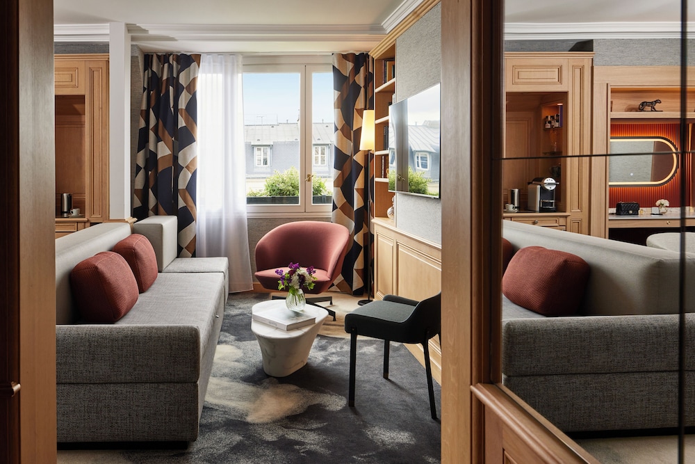 Signature Suite, 1 King Bed, Tower (Eiffel Tower View) photo 3