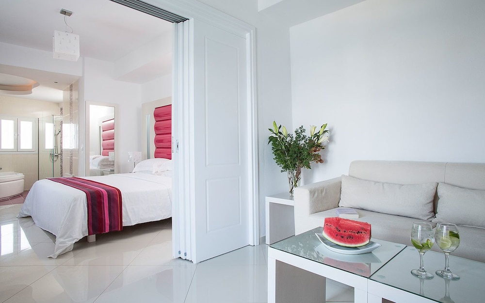 Honeymoon Suite, Jetted Tub, Sea View photo 3