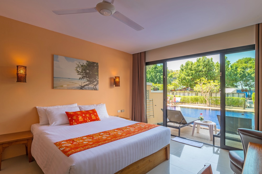 Deluxe Room, Pool Access - Photo 2