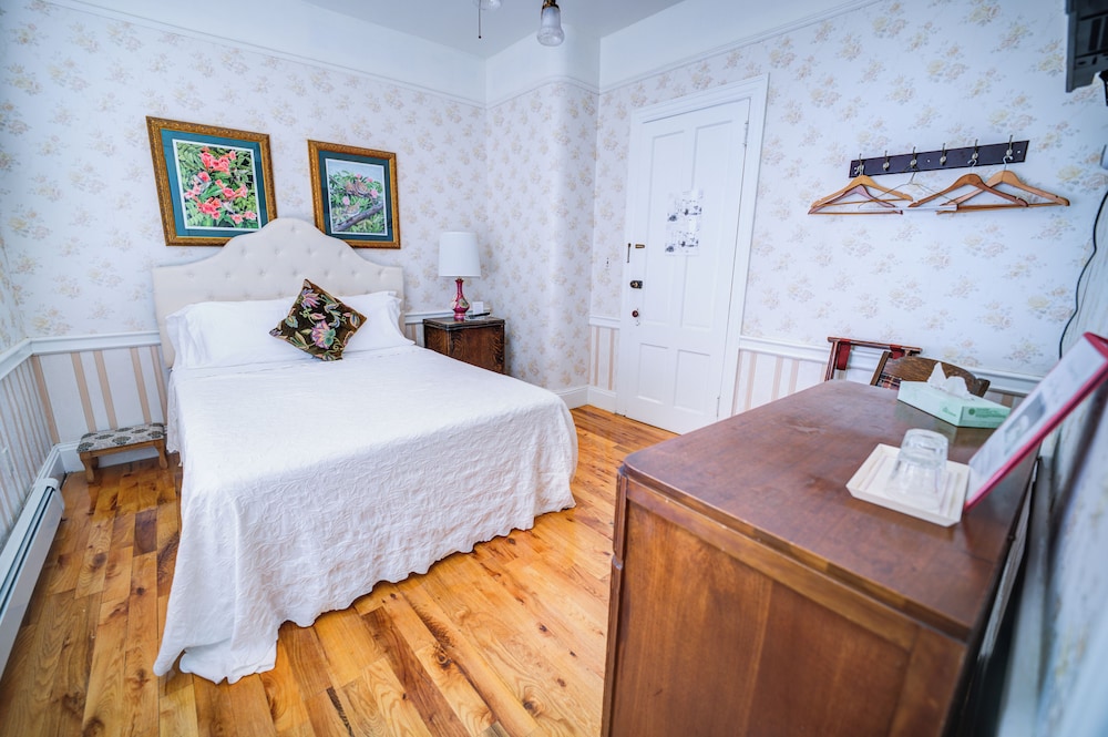 Deluxe Room, 1 Queen Bed