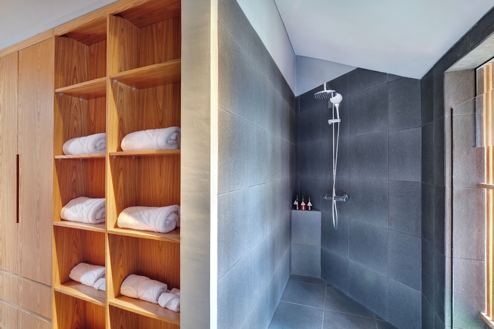 Dahayu - Three Bedroom Residence - Photo 3