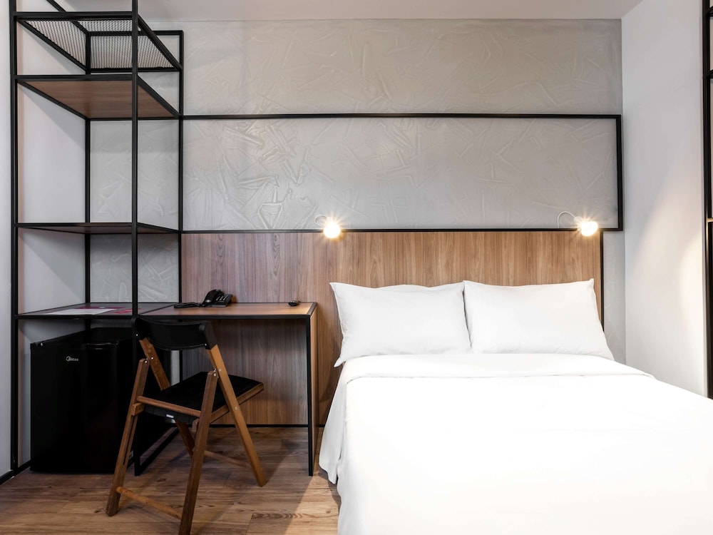 Standard Room, 1 Double Bed, Accessible (Accessible) - Photo 3