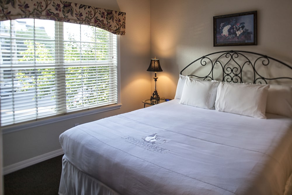 Standard Room, 1 Queen Bed With Sofa Bed photo 1