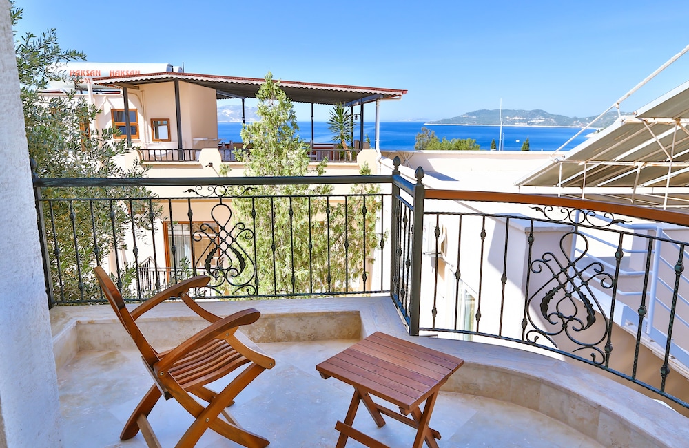 Comfort Apartment, 2 Bedrooms, Balcony, Partial Sea View photo 2