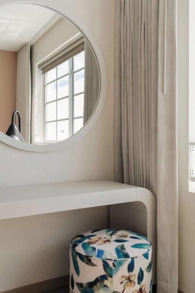 Deluxe Shared Dormitory, Women only, Pool View, photo 6