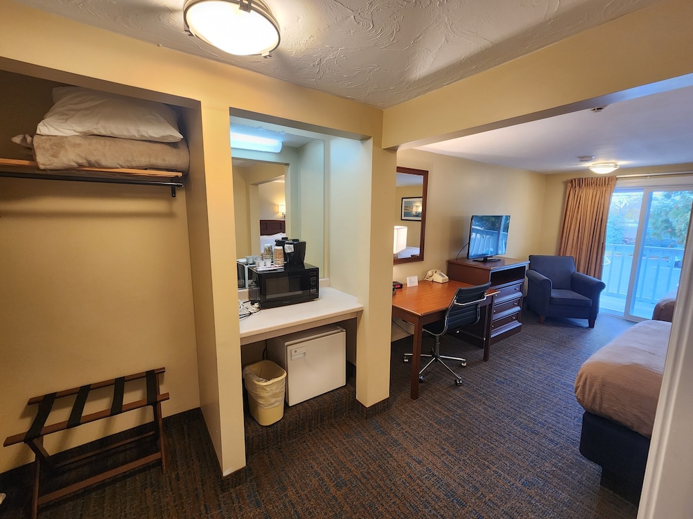 Standard Double Room, 2 Double Beds photo 3