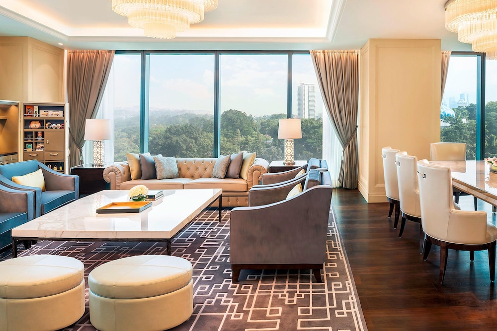 Suite with One King Bed (Non Smoking)