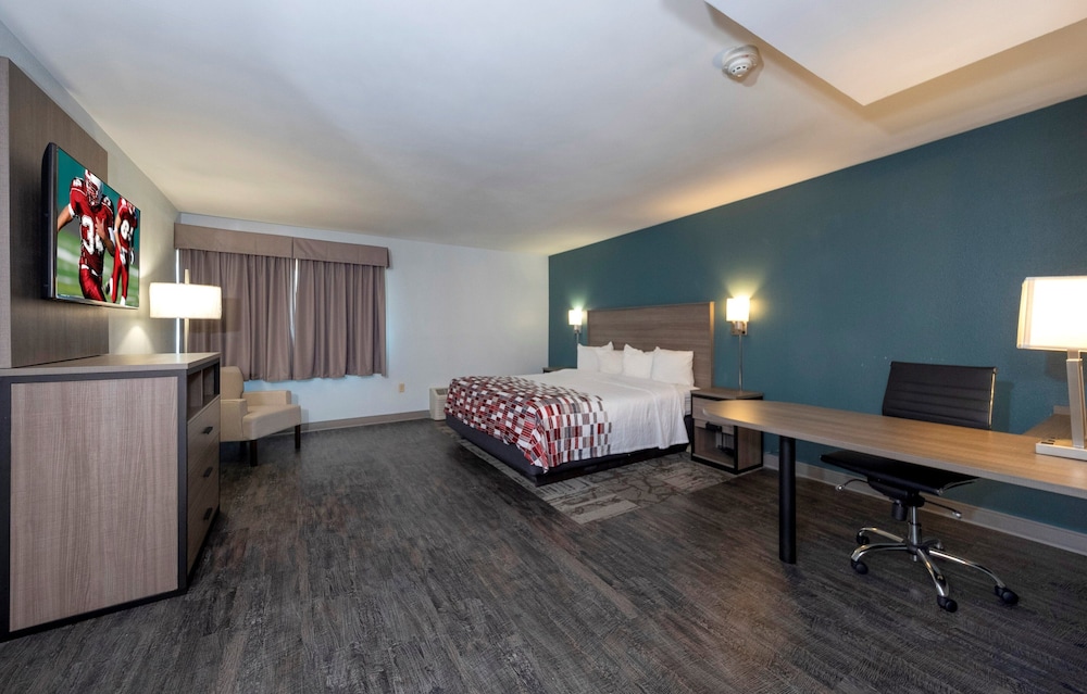 Superior Room, 1 King Bed (Smoke Free) - Photo 1