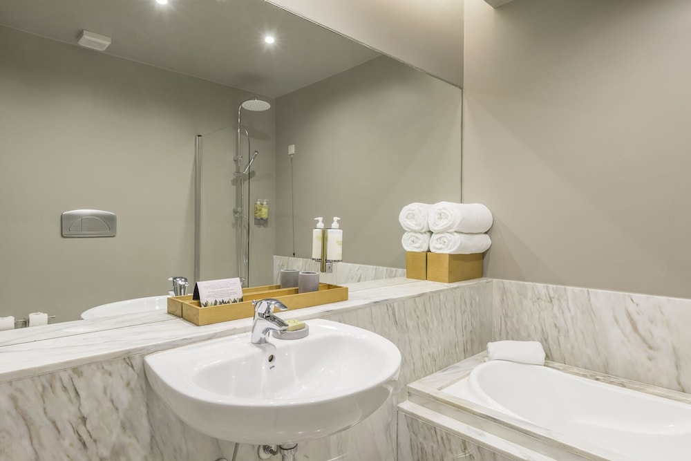 Superior Double Room, River View - Photo 5