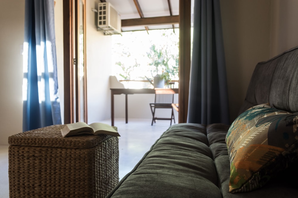 One Bedroom Apartment w/Balcony