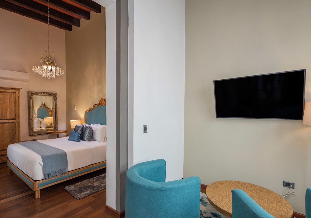 Junior Suite, 1 King Bed photo 2