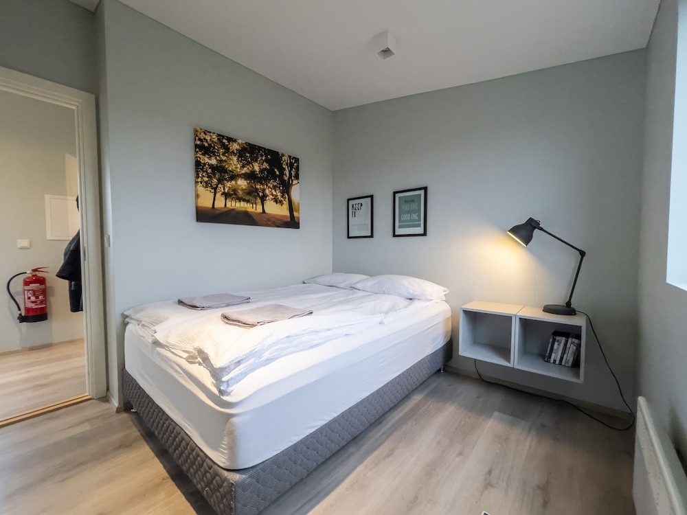 Comfort Cabin, 1 Double Bed with Sofa bed, Hot Tub (7A) photo 1