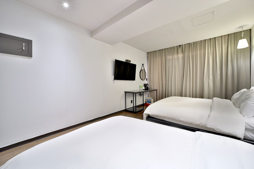 Signature Twin Room (Check-in time 6PM) photo 2