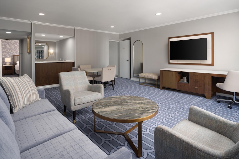 Room, Bathtub (Mobility & Hearing, Parlor) - Photo 12