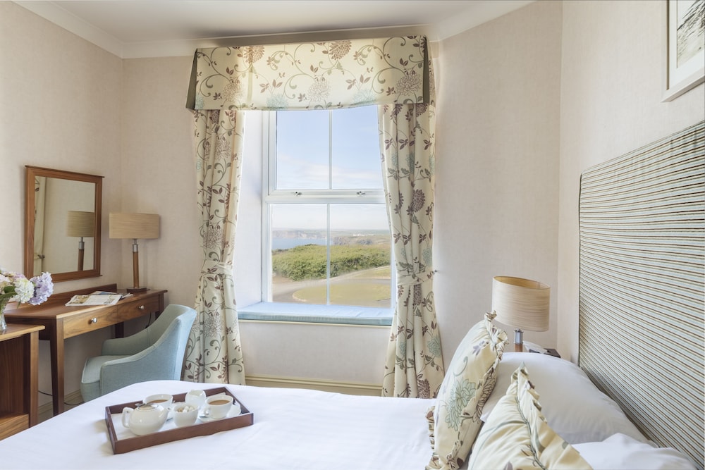 Double or Twin Room, Partial Sea View photo 3