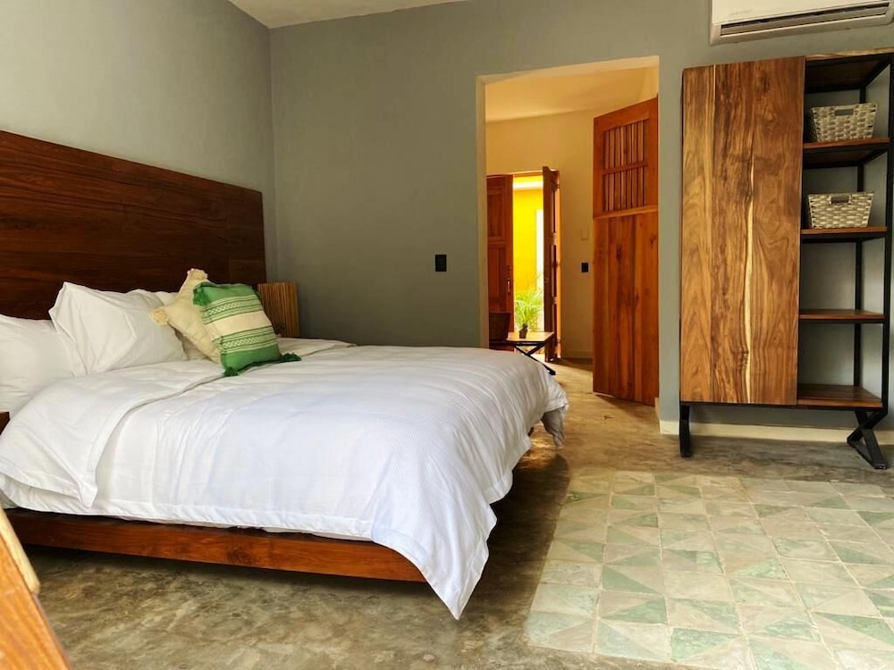 Standard Room, 1 King Bed - Photo 1