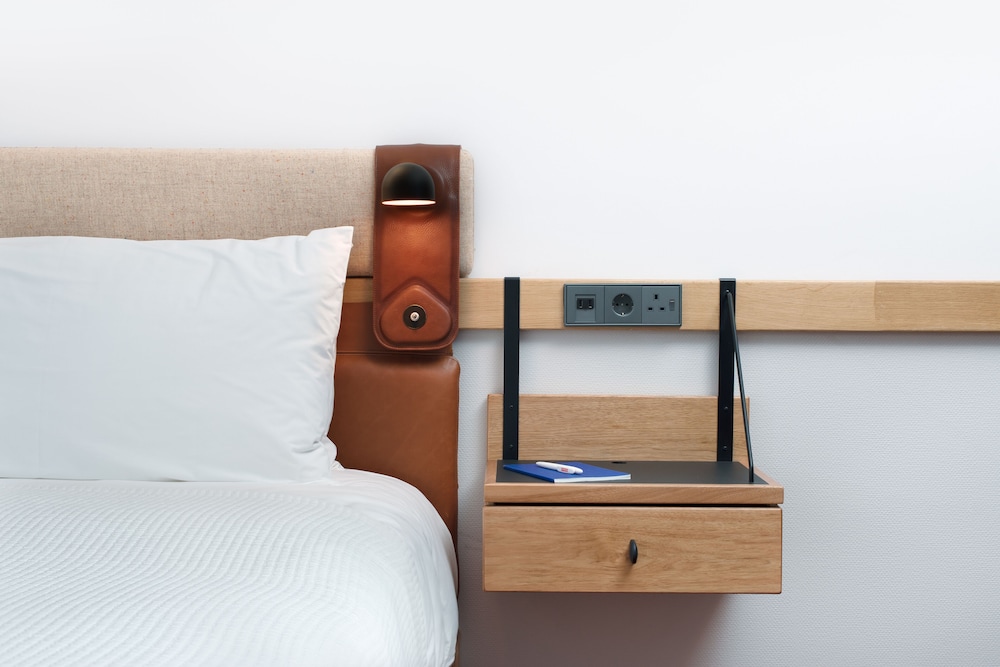 Studio Suite, 1 King Bed, Non Smoking - Photo 2