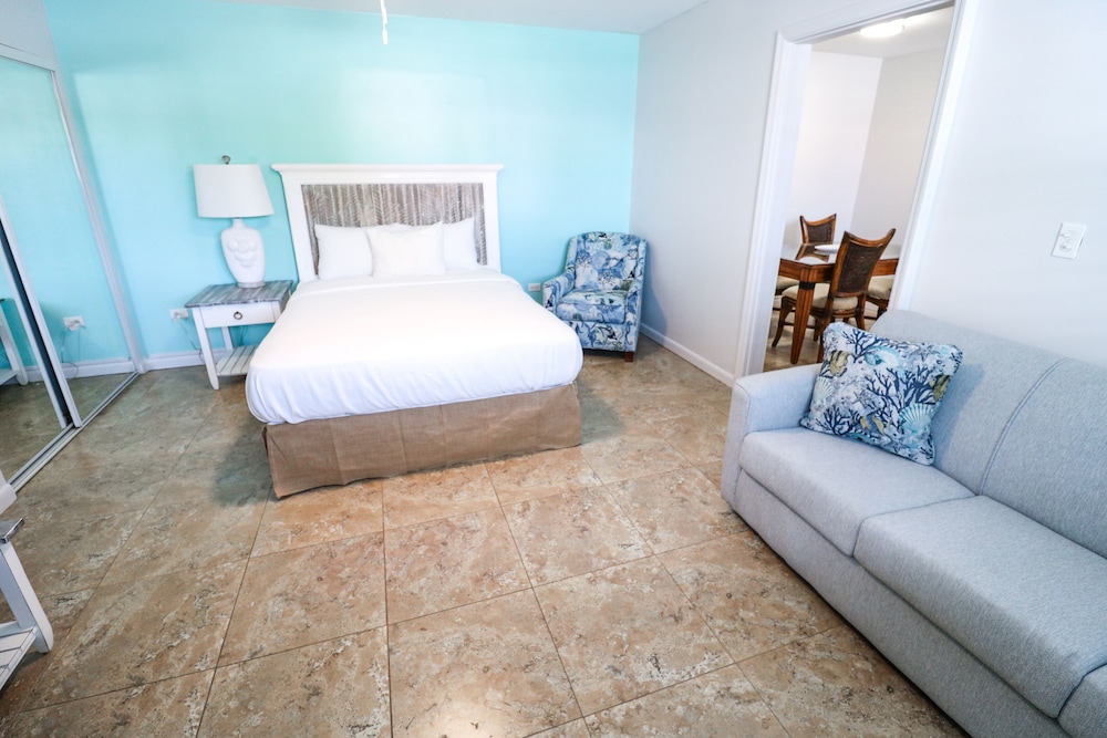 Resort View Queen Family Suite w/ Kitchen photo 3