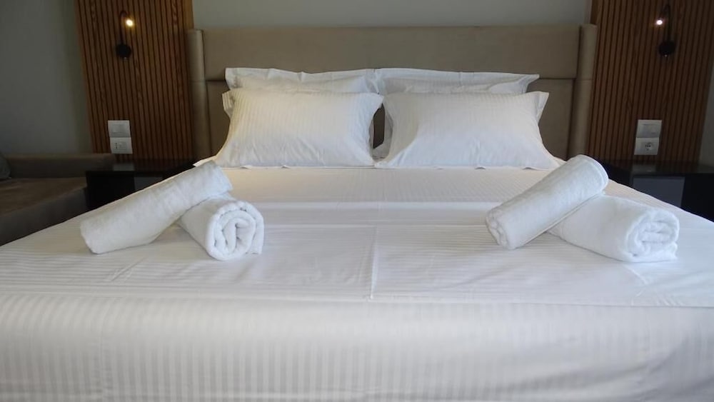 Deluxe Double Room, 1 King Bed with Sofa bed, Sea View
