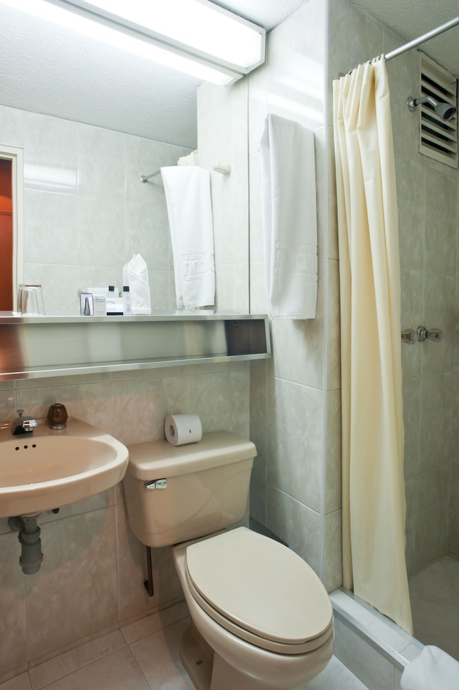 Standard Twin Room - Photo 5