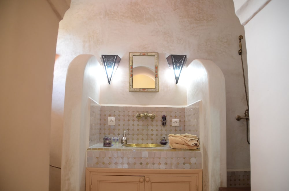 Comfort Double Room, 1 Double Bed, Private Bathroom, Pool View photo 3