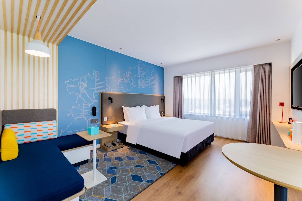 Standard Room, 1 King Bed (Smart Room) photo 3