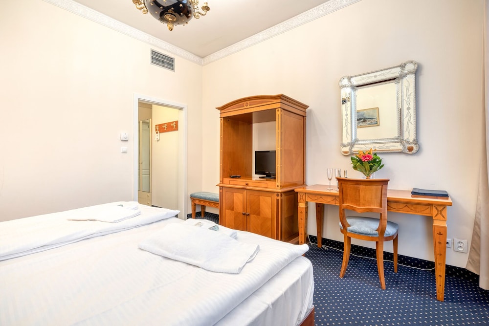 Superior Double or Twin Room - Photo 4