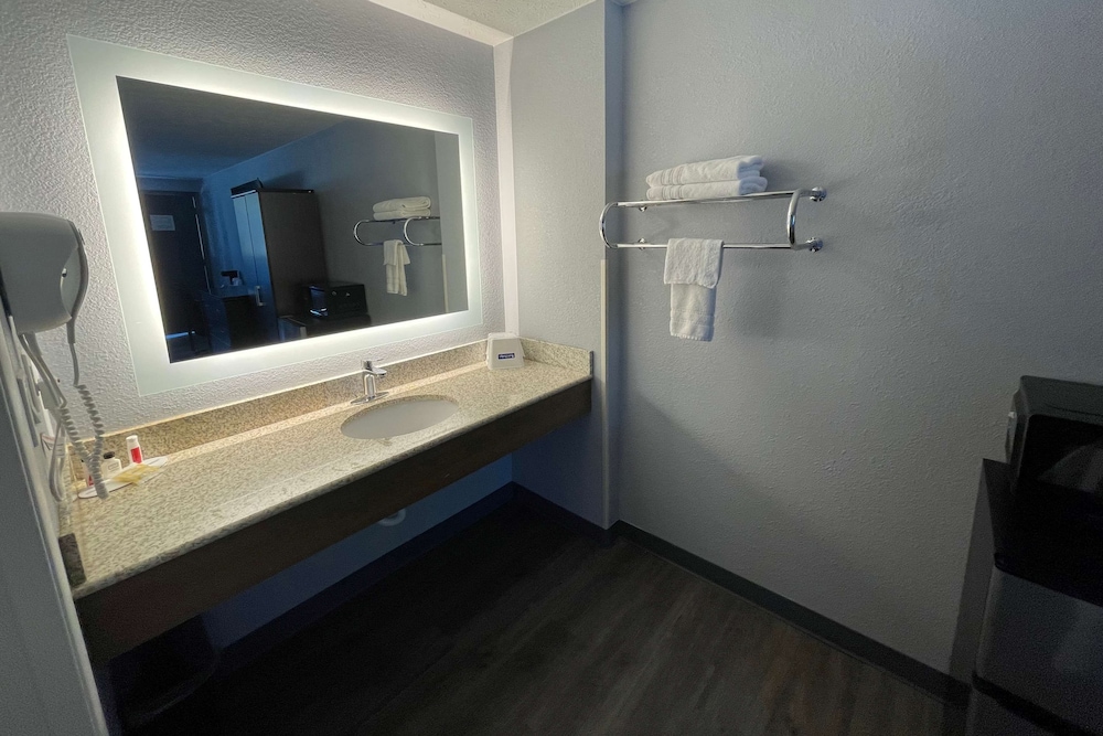 Room, 2 Queen Beds, Non Smoking - Photo 4