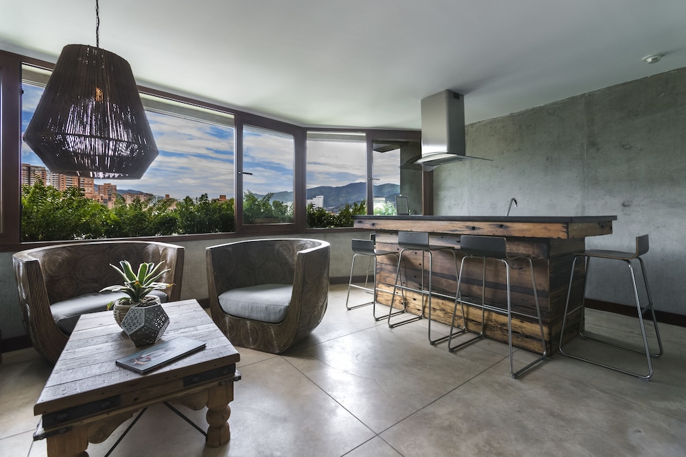 Suite, 1 King Bed, Park View - Photo 14