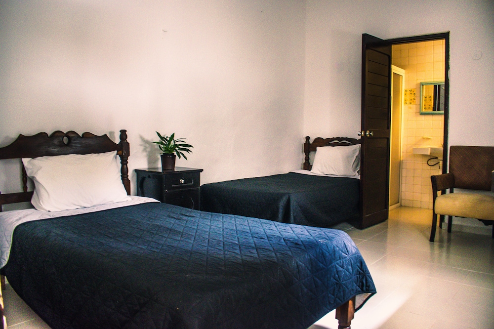 Standard Twin Room - Photo 1