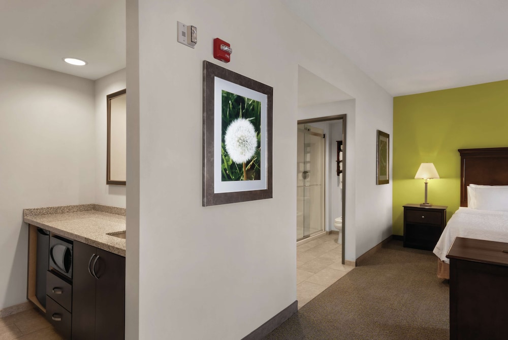 Hampton Inn & Suites Mishawaka/South Bend at Heritage Square, Photo 7