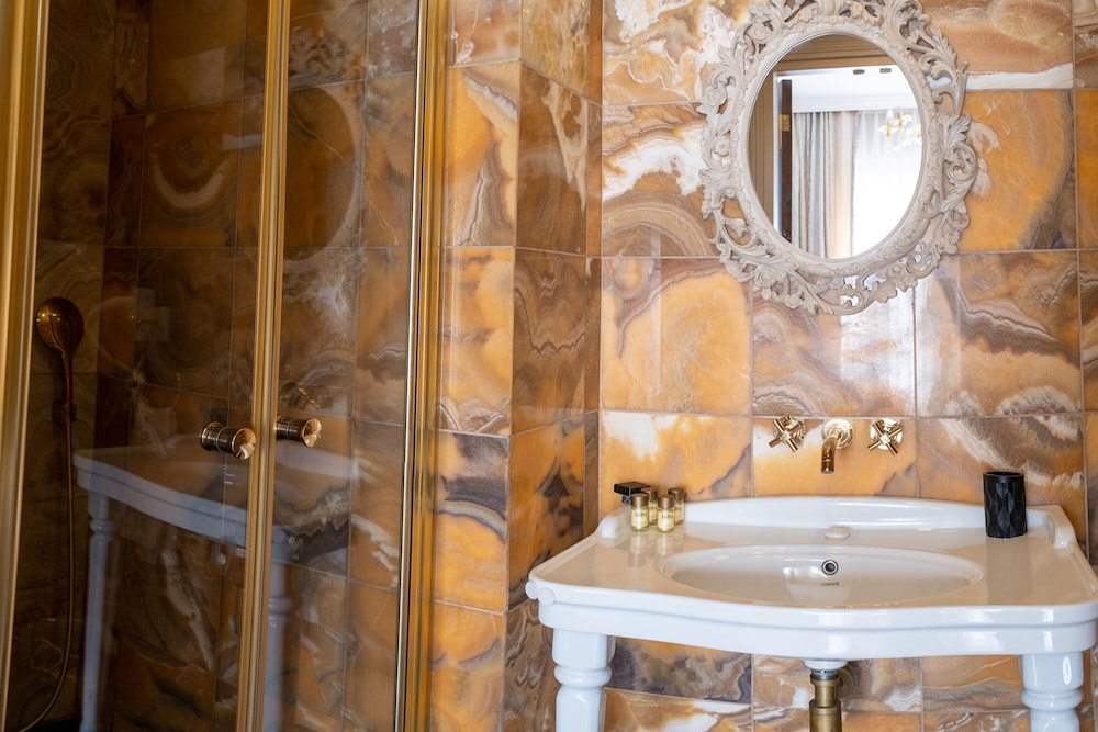 Superior Room (Fransiz Balkonlu,Kuvetli) photo 3