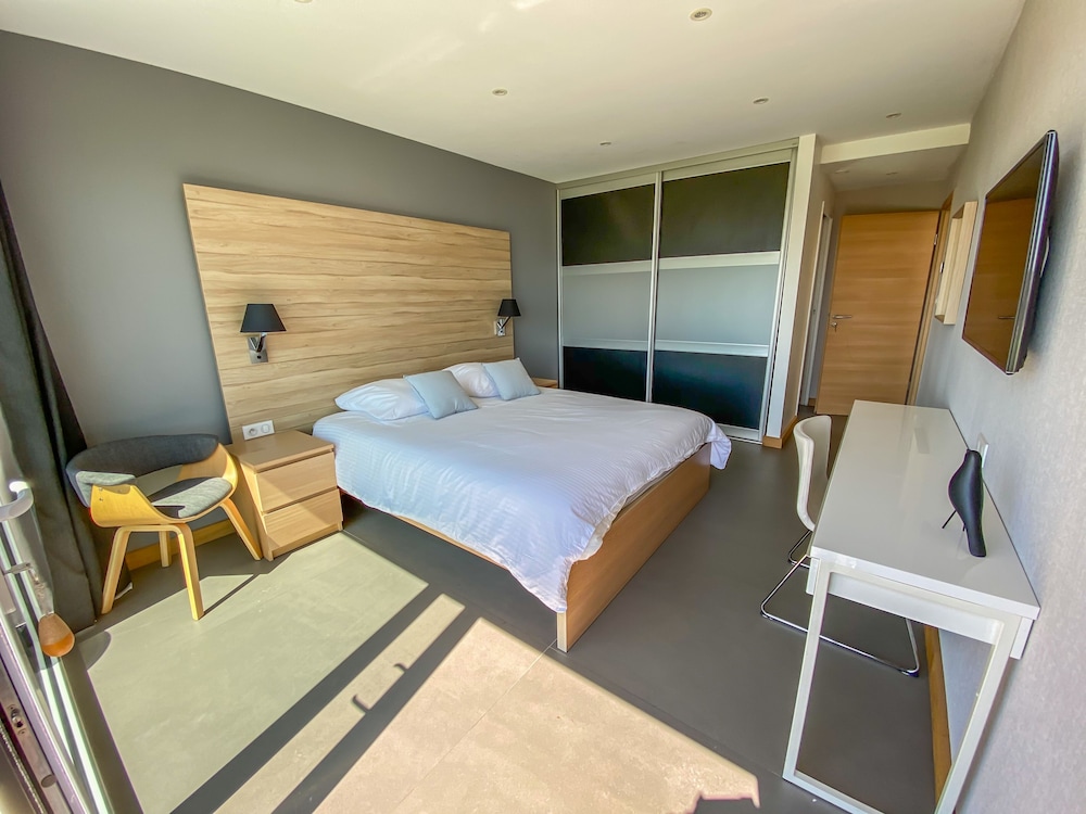 Double Room, 1 Queen Bed, Sea View, Ground Floor photo 3