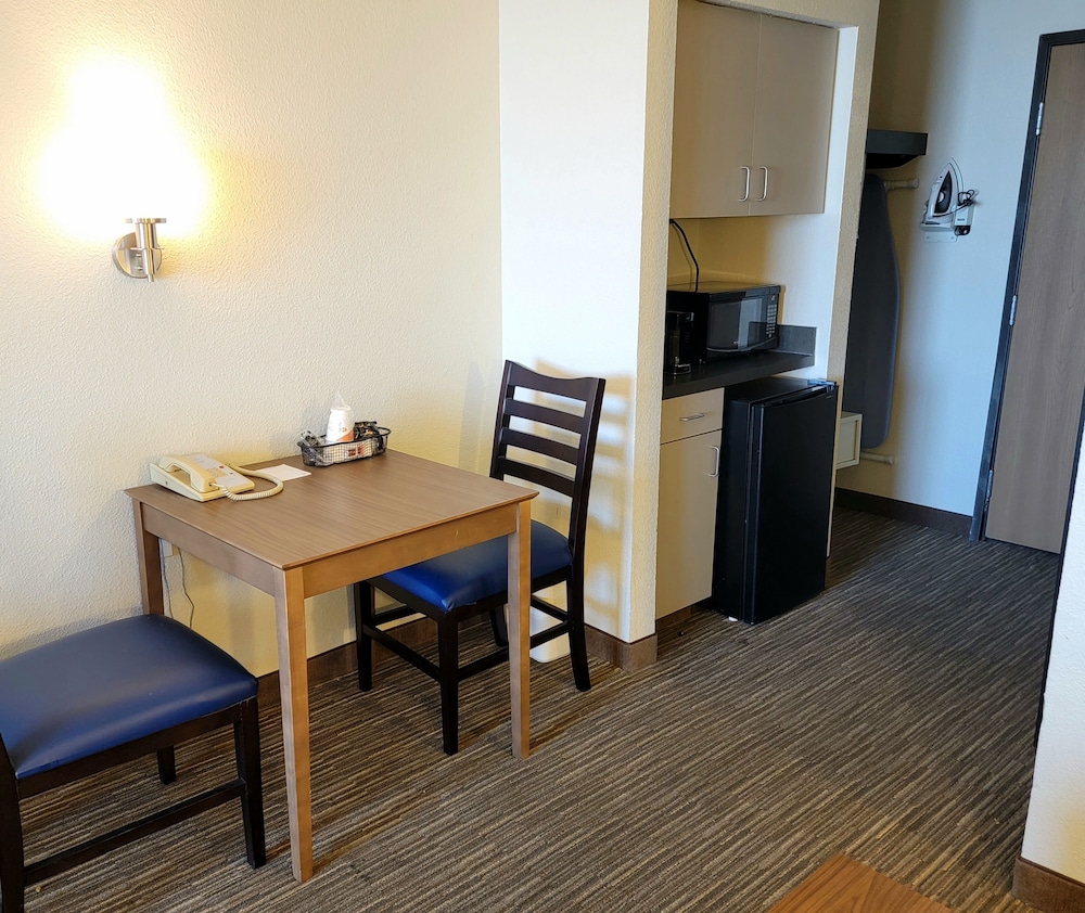 Room, 1 King Bed With Sofa Bed, Accessible, Non Smoking photo 3