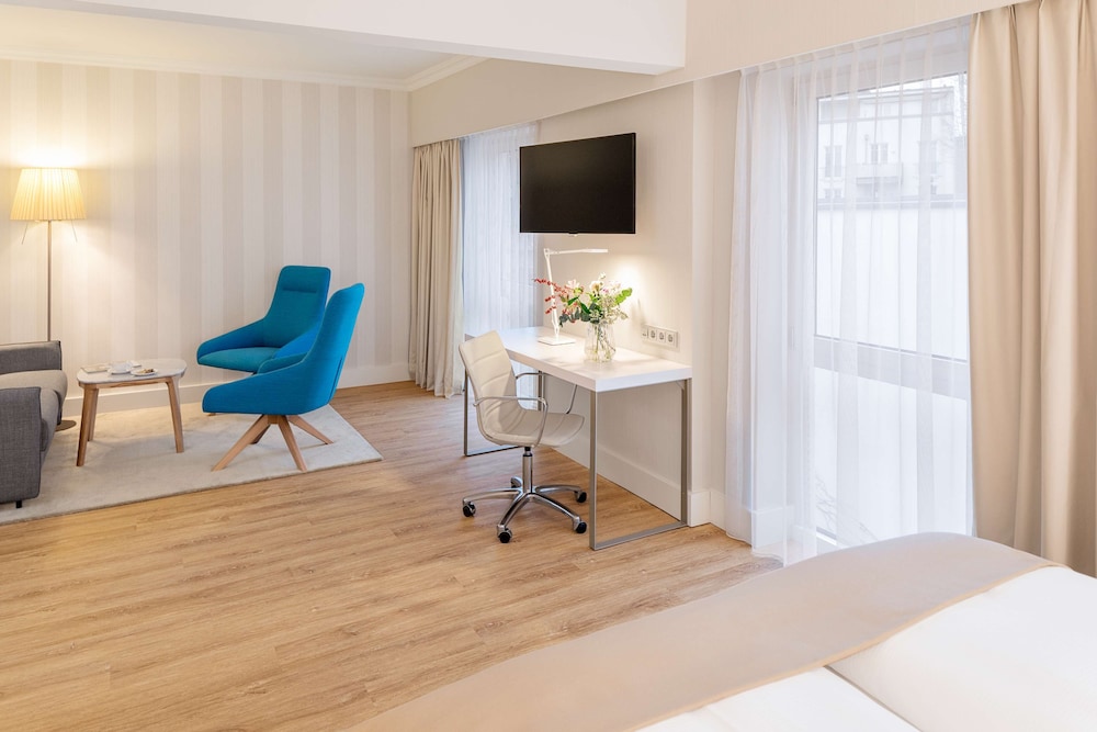 Junior Suite (Extra Bed 3 Adults)