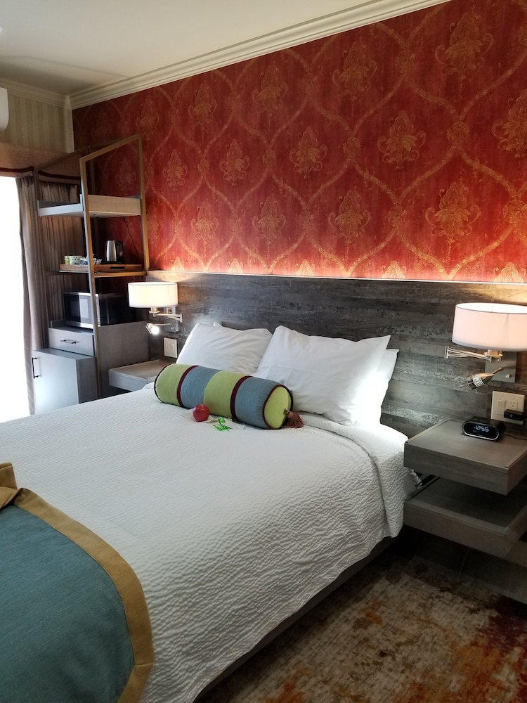 Premium Room, 1 Queen Bed