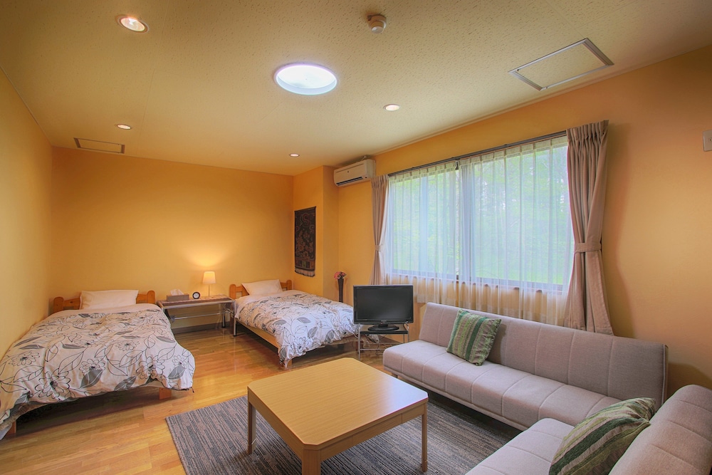 Twin Room with Sofa Bed, Shared Bathroom photo 1