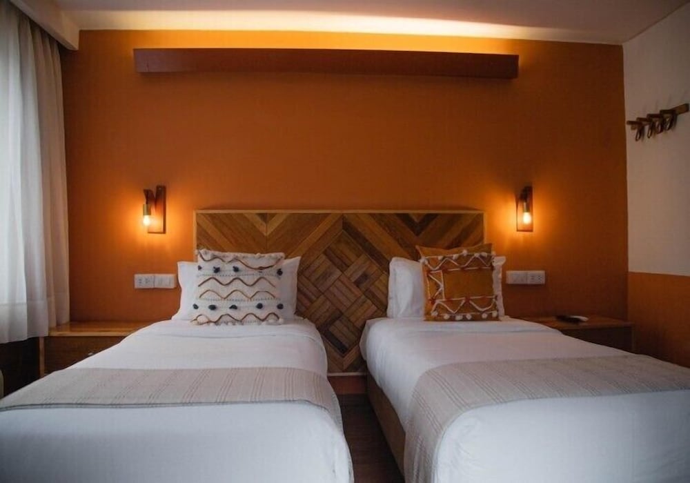Standard Twin Room, Private Bathroom - Photo 3