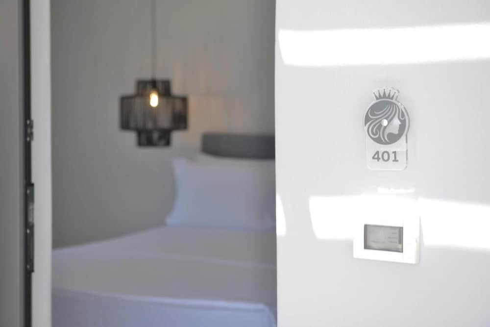 Standard Double Room - Photo 10