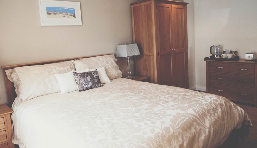 Deluxe Double Room (Room 5)