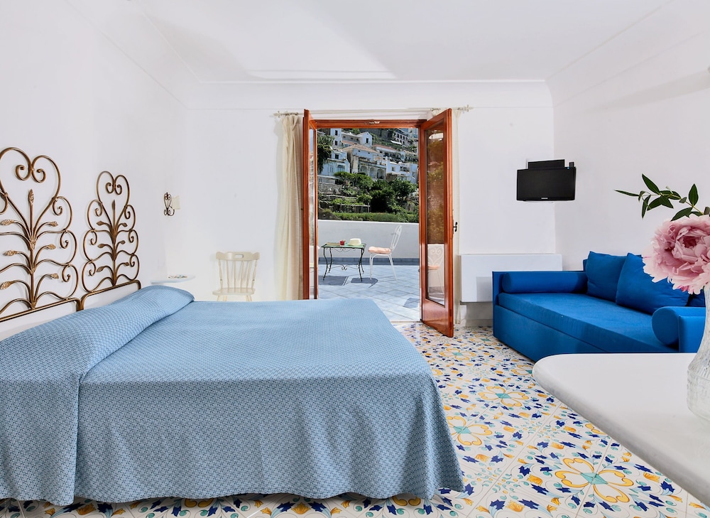 Standard Triple Room, City View