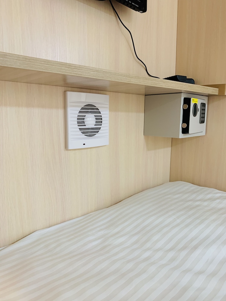 Single Capsule In Quadruple Room, Balcony photo 2