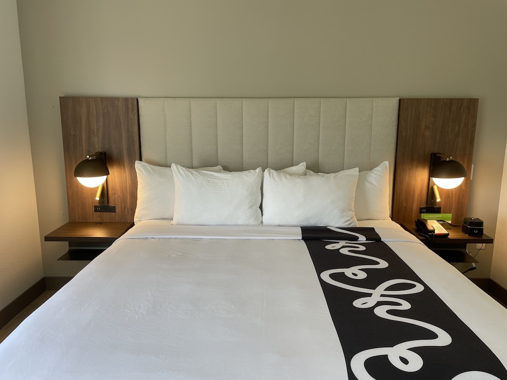 Room, 1 King Bed - Photo 5