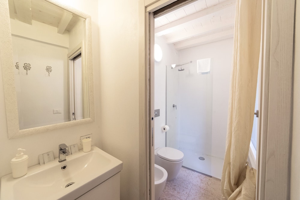 Comfort Room photo 3