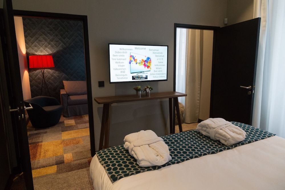 Suite - Photo 2