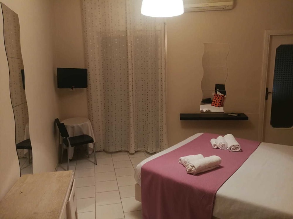Basic Room, 1 Double Bed, Non Smoking, Garden View photo 1