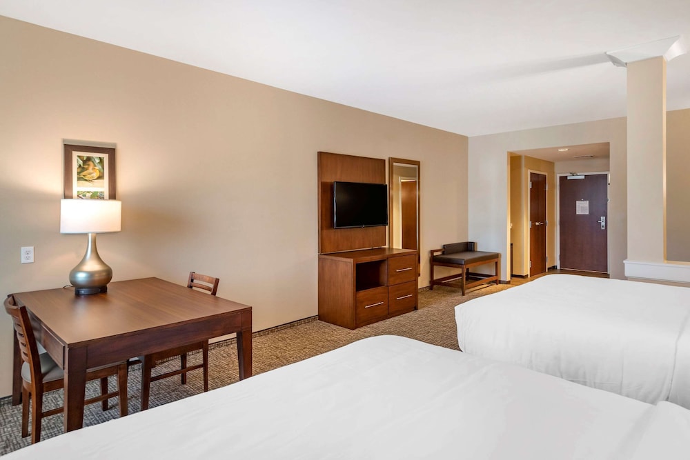 Suite, Multiple Beds, Non Smoking (Upgraded) - Photo 5