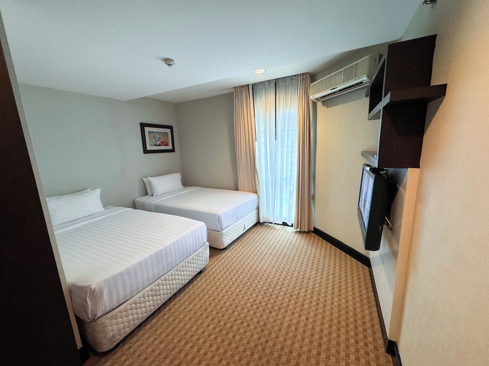 2-Bedroom Triple Suite photo 2