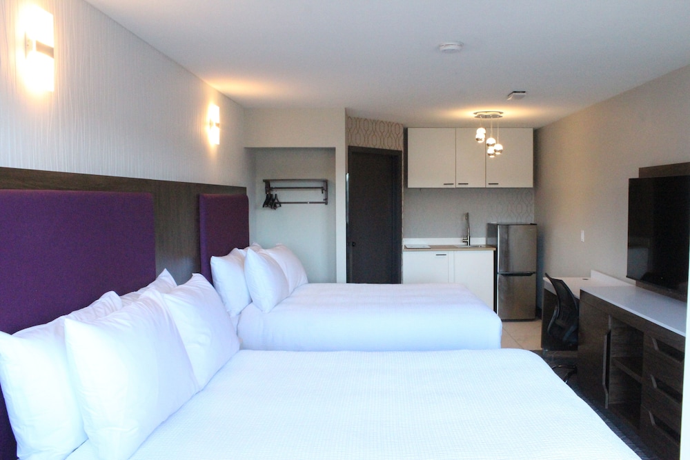 Room, 2 Queen Beds, Kitchenette photo 2